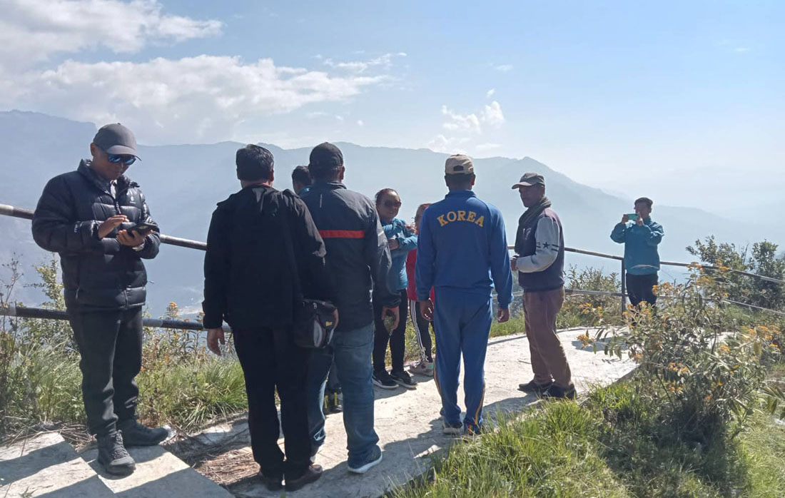 अन्नपूर्ण पदमार्गमा तीन महिनामा साढे दुई हजार पर्यटक